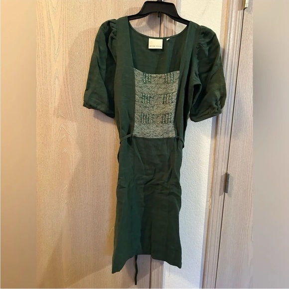 We Are Stories Dresses & Skirts - WE ARE STORIES
Green Woven Tie
ShortSleeve Pillow
